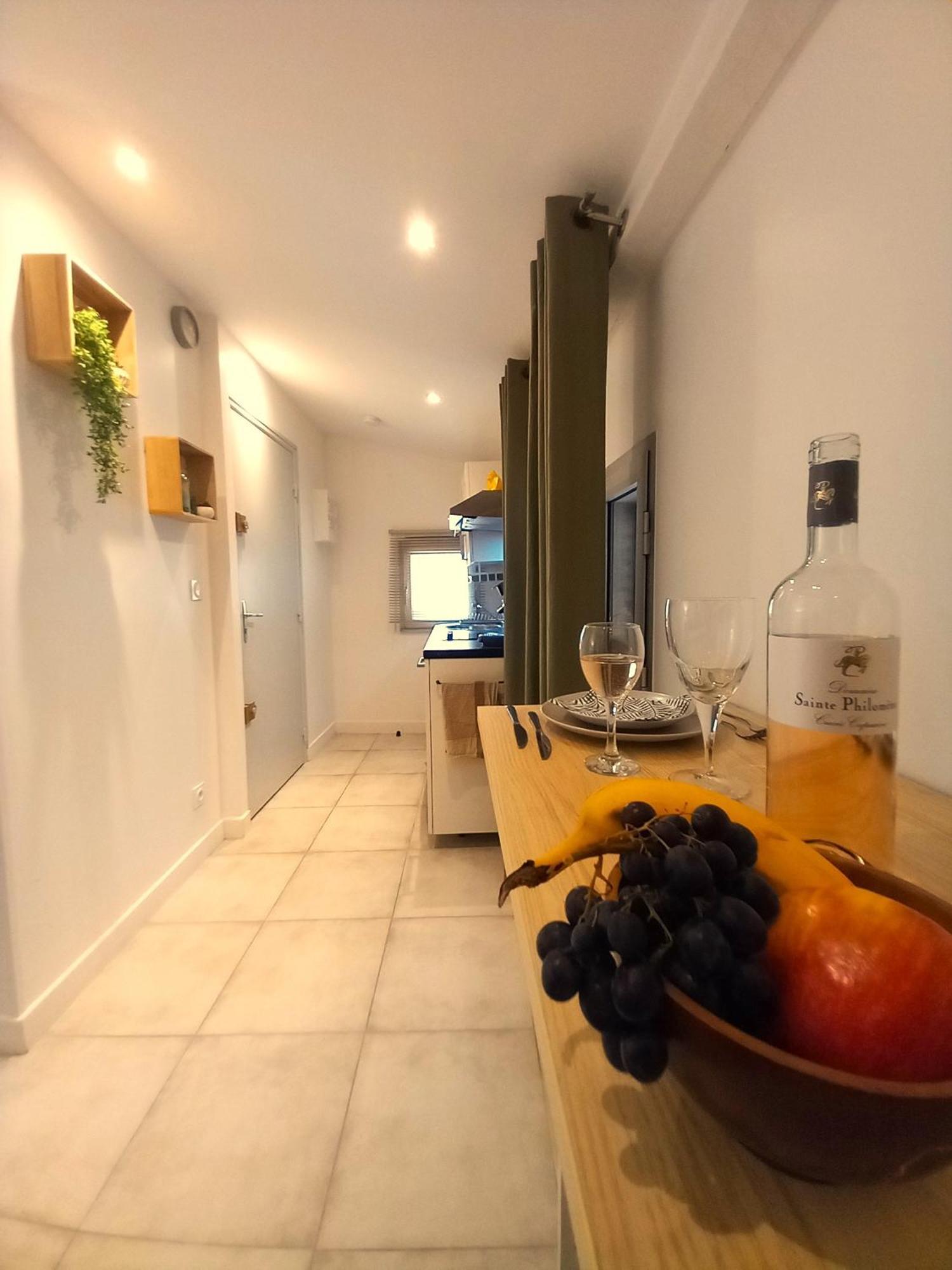 #3 Studio # Place Charmante Тулон Экстерьер фото